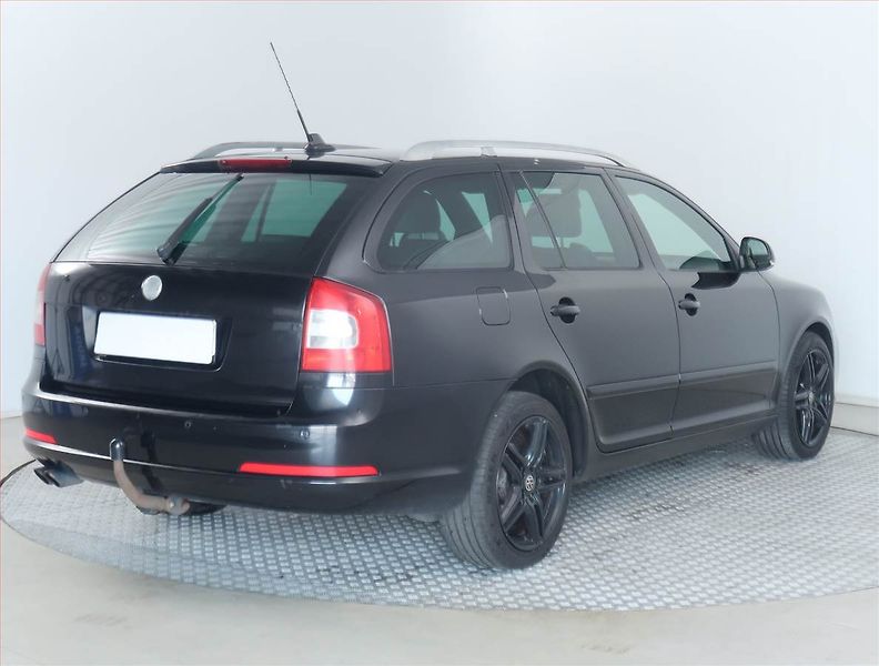 Škoda Octavia (2010) RS 2.0 TDI, Automat, Xenony - fotka 5 z 18