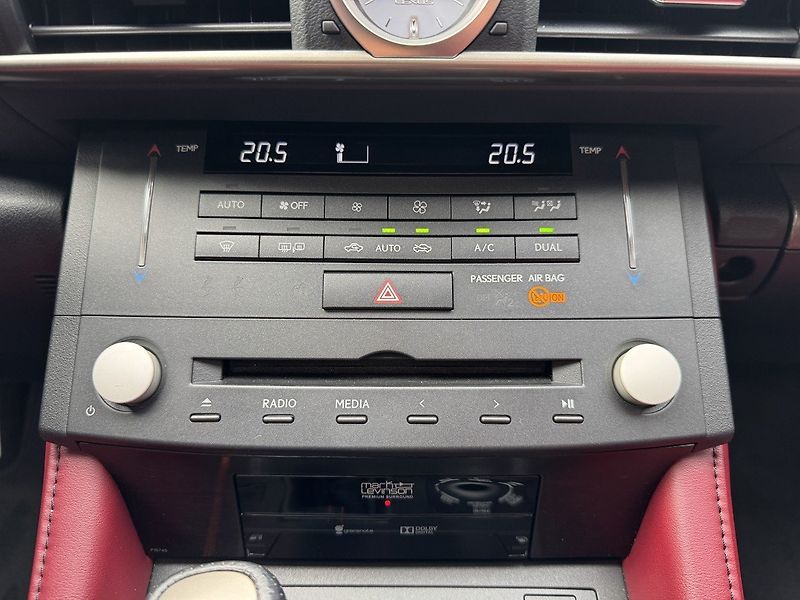Lexus RC 300h (2016) F-Sport LED Kůže Kamera - fotka 11 z 49