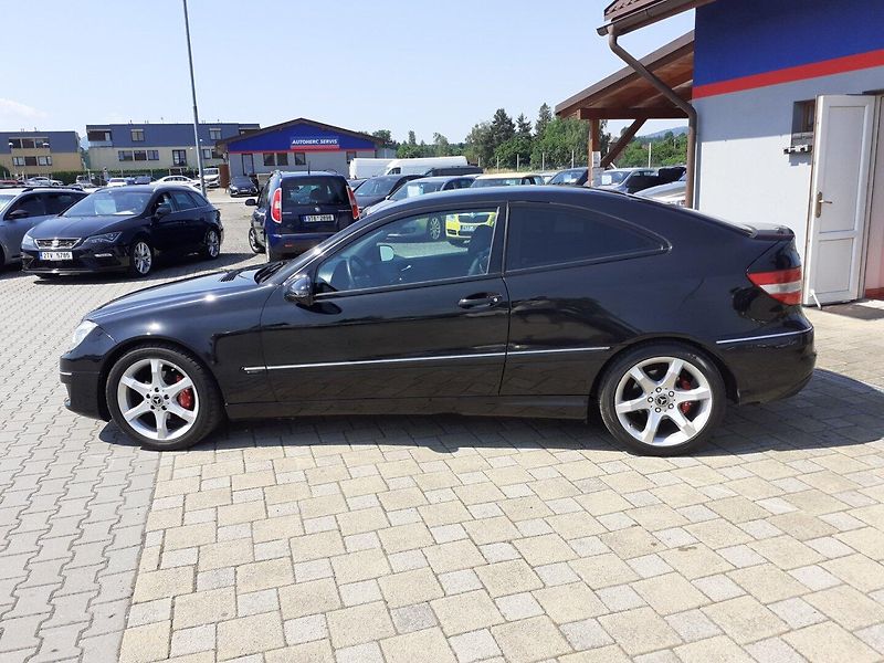 Mercedes-Benz CLC (2008) 200 CDi - fotka 6 z 30