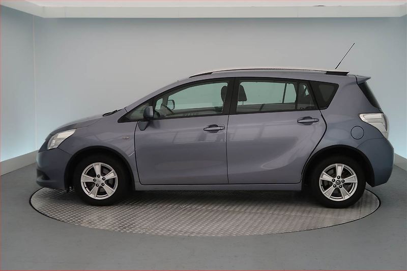 Toyota Verso (2010) 2.0 D-4D, 7 míst, nová STK - fotka 3 z 19
