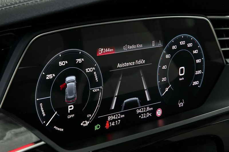Audi e-tron 55 300kW S-Line Tažné Panorama - fotka 43 z 47