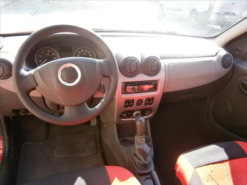 Dacia Sandero 1,2 i 55 KW - fotka 9 z 14