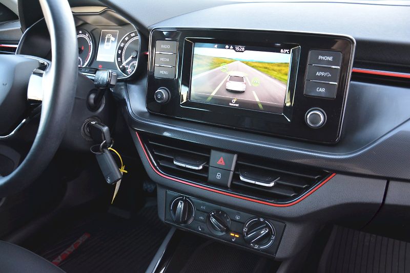 Škoda Scala (2020) 1.0 TSI 85 KW Ambition 125 LET - fotka 15 z 25