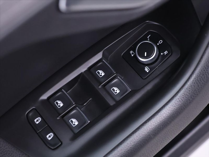 Volkswagen Touareg 3,0 TDI 170kW DSG 4M LED CZ - fotka 15 z 31