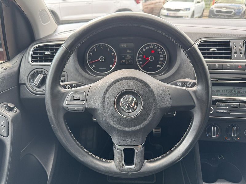 Volkswagen Polo (2011) 1.4i Style Klima Panorama - fotka 7 z 48