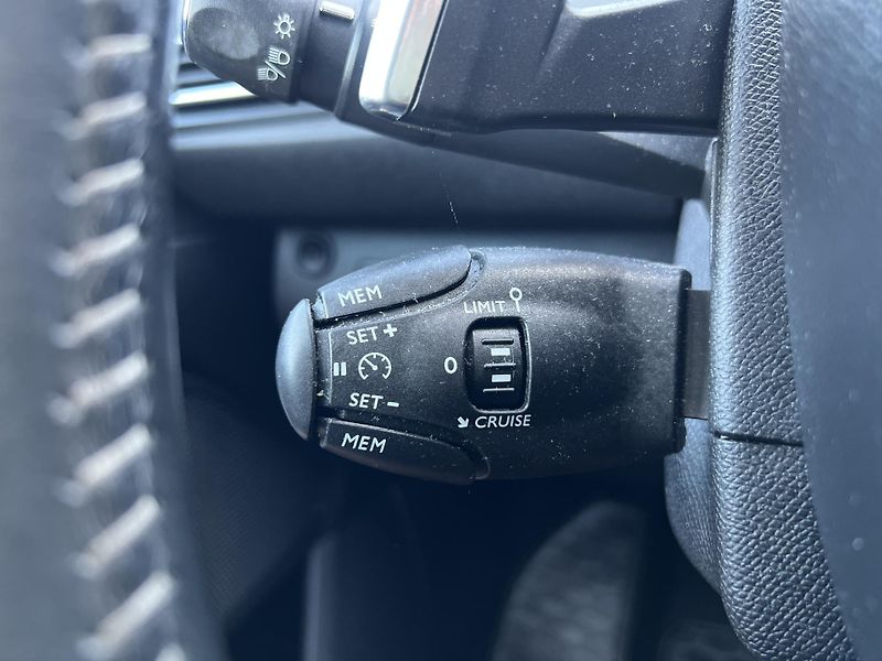 Peugeot 308 1.5HDi KLIMA KAMERA NAVI ALU - fotka 13 z 44