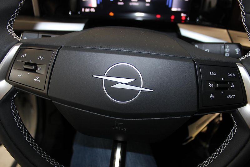Opel Frontera (2026) GS Hybrid 1.2 TURBO 107kW - fotka 8 z 19