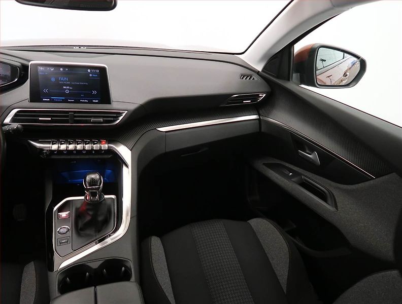 Peugeot 5008 (2021) Active PureTech 130, 7 míst - fotka 8 z 22