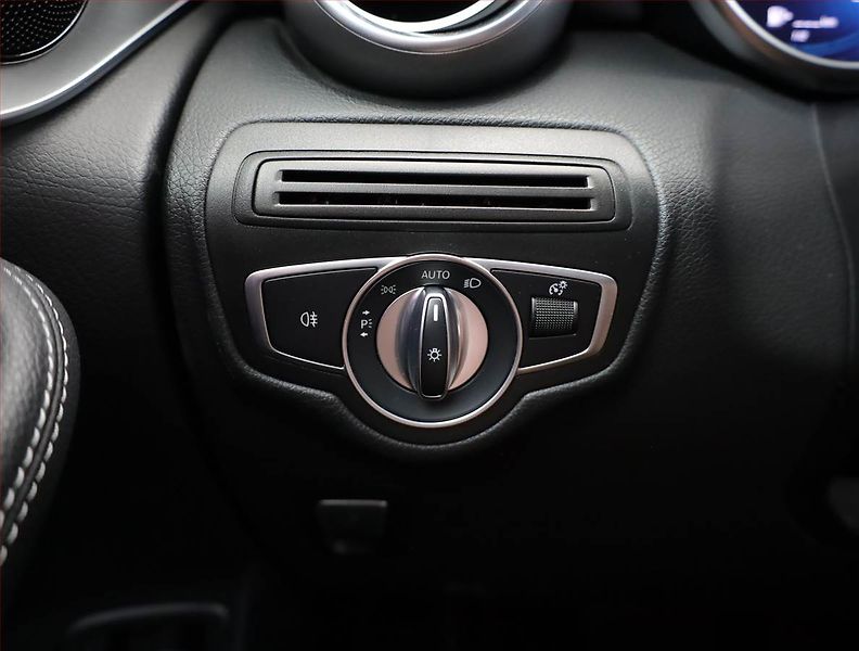 Mercedes-Benz GLC (2019) 220 d 4MATIC - fotka 15 z 18