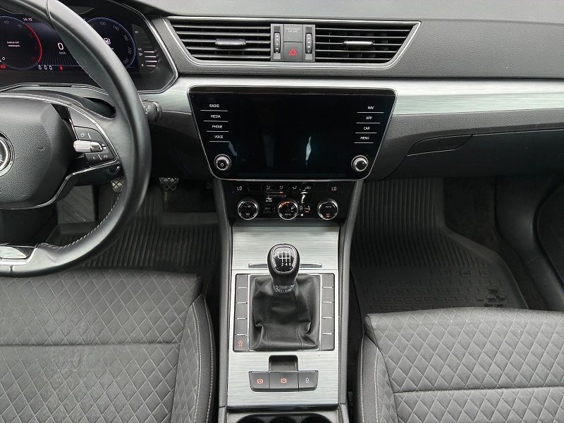 Škoda Superb (2022) AMBITION 2.0TDI 110kW CZ DPH - fotka 10 z 11