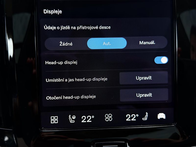 Volvo V90 T8 AWD ULTRA DARK + zimní kola - fotka 52 z 53