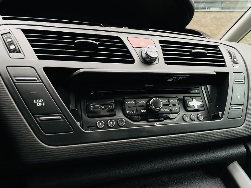Citroën C4 Picasso 1.6i 88KW MANUÁL LED SENZORY - fotka 34 z 38