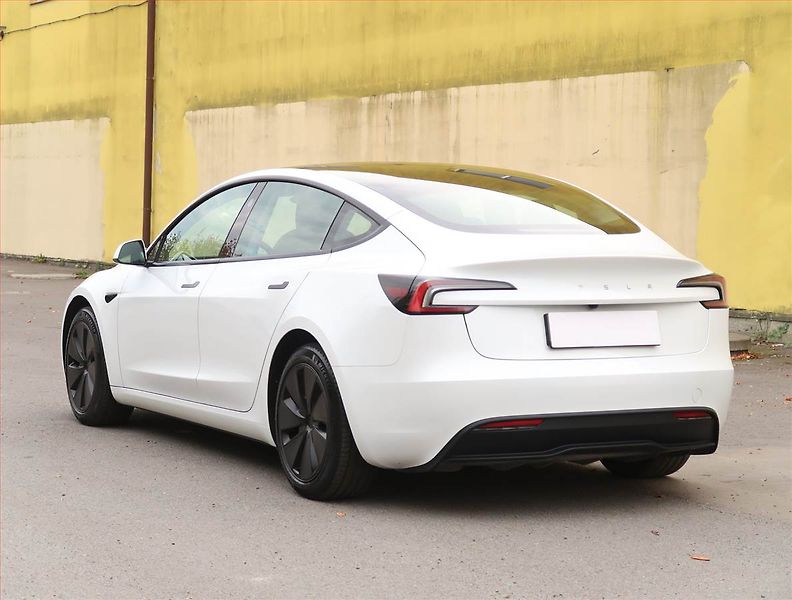 Tesla Model 3 (2023) Standard Range 60kWh, SoH 94% - fotka 4 z 32