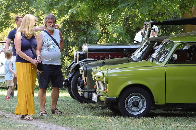 Veteránská Jízda Jiřího Kristiána Lobkowicze a výstava historických vozidel v Křimicích.