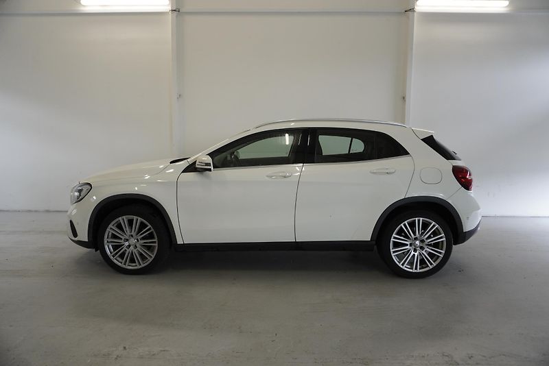 Mercedes-Benz GLA 200 2.2D 100 kW AUTOMAT - fotka 5 z 32
