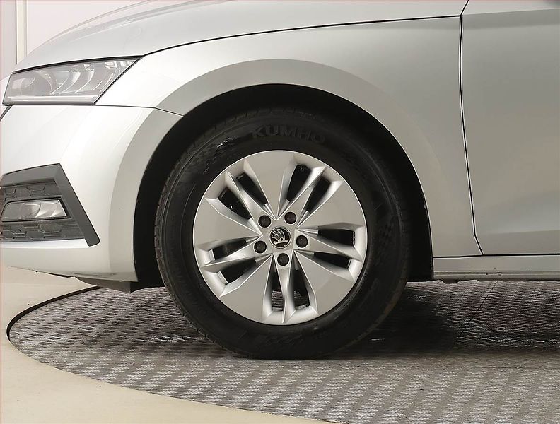 Škoda Octavia (2023) Ambition 2.0 TDI, ČR,1.maj - fotka 14 z 25