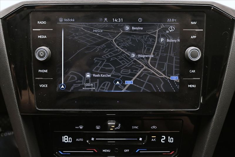 Volkswagen Passat 2,0 TDI 110kW DSG Business Zár - fotka 19 z 31