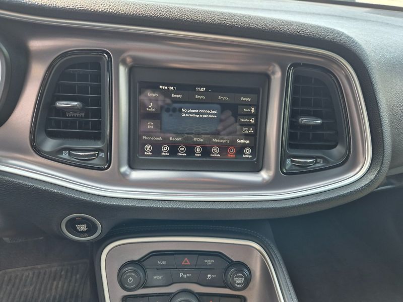 Dodge Challenger (2019) 5.7Hemi Nová STK - fotka 24 z 32