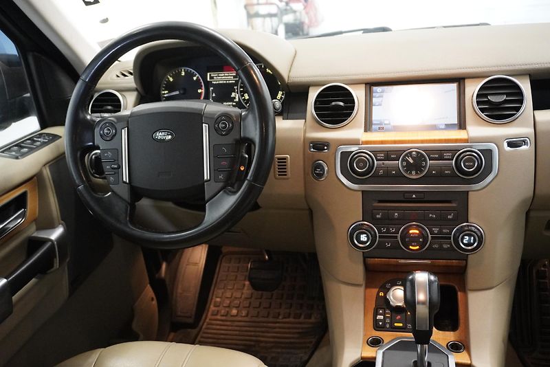 Land Rover Discovery DISCOVERY 4  3,0D SDV6 HSE 4WD - fotka 26 z 34