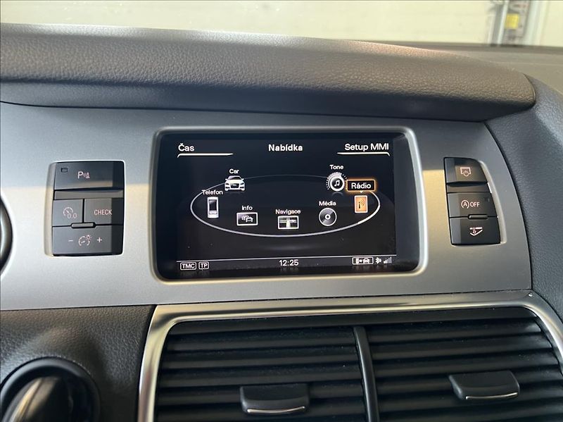 Audi Q7 3,0 TDi QUATTRO 7-MÍST - fotka 25 z 34