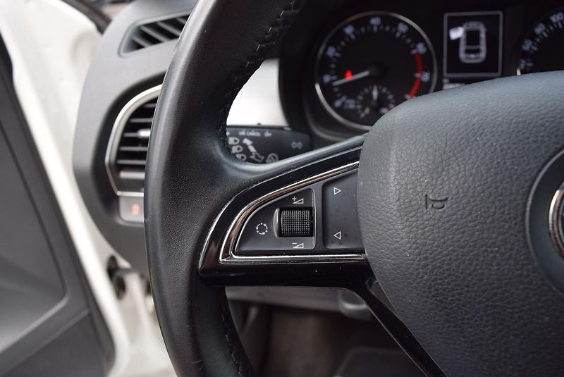 Škoda Fabia (2015) 1.2TSI 66kw STYLE AC TEMPOMAT - fotka 26 z 45
