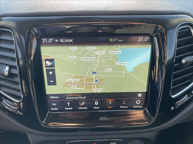 Jeep Compass 1,4 T 125kw AT9 4x4 Limited - fotka 15 z 32