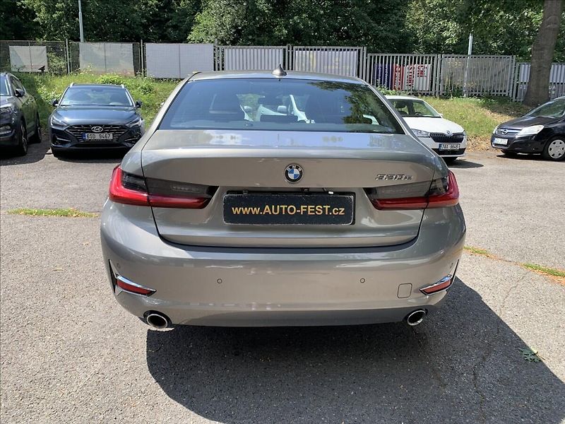 BMW Řada 3 2,0 330e INDIVIDUAL,1.MAJ,ČR - fotka 7 z 27