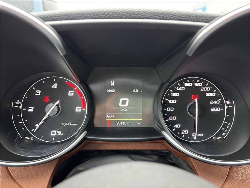 Alfa Romeo Giulia 2,2 JTDm 132kW 180 MT Super - fotka 28 z 37