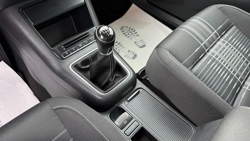 Volkswagen Tiguan (2015) 1.4TSi 90kW*Lounge*Servis*ALU* - fotka 15 z 23