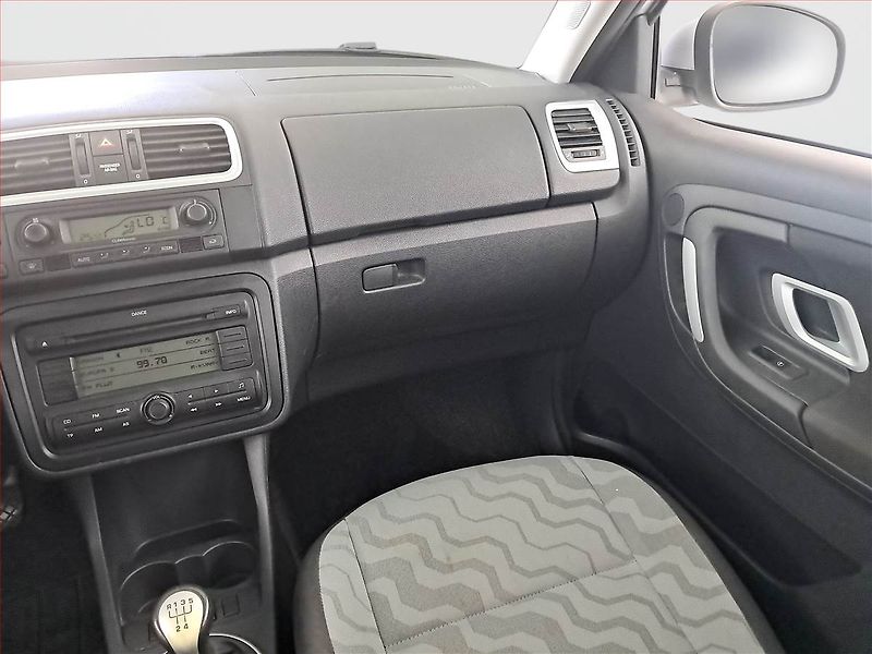 Škoda Fabia (2009) Ambiente 1.4 16V, po STK - fotka 8 z 14