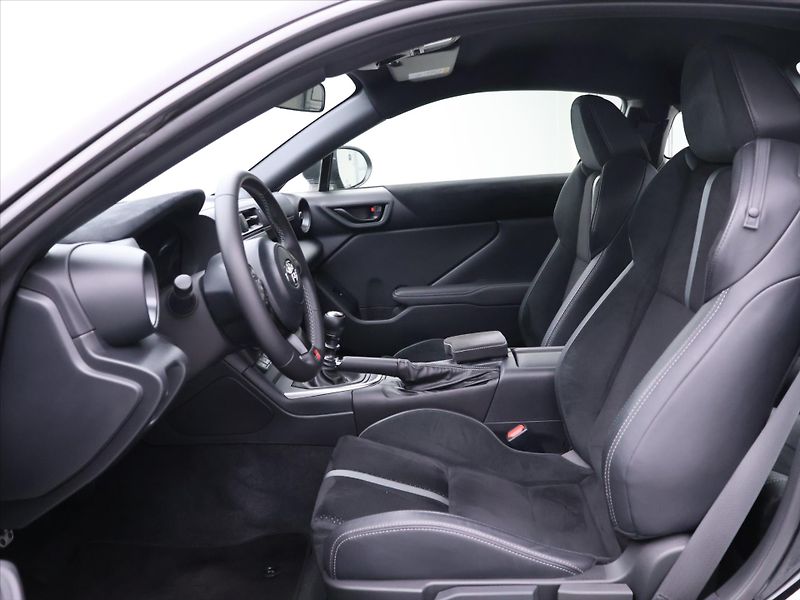 Toyota GR86 2,4 Boxer 172kW Executive DPH - fotka 12 z 38
