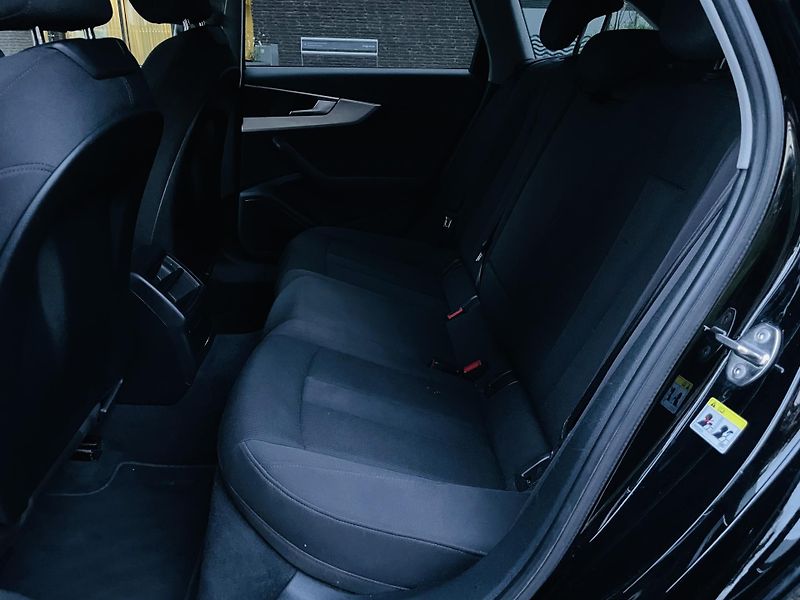 Audi A4 1.4TFSI MAN 1MAJITEL TAŽNÉ LED - fotka 28 z 44