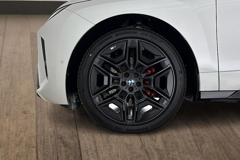 BMW iX xDrive45 - fotka 24 z 24