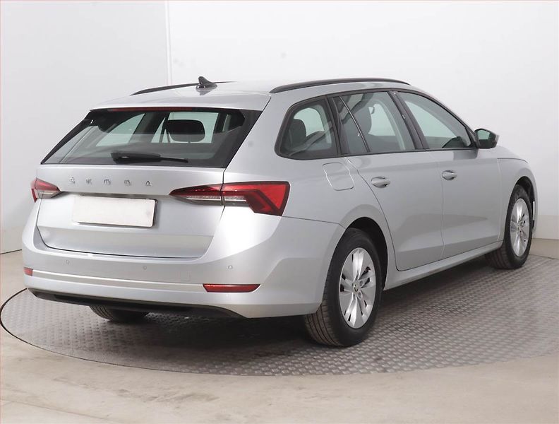 Škoda Octavia (2023) Ambition 2.0 TDI, ČR,1.maj - fotka 5 z 15