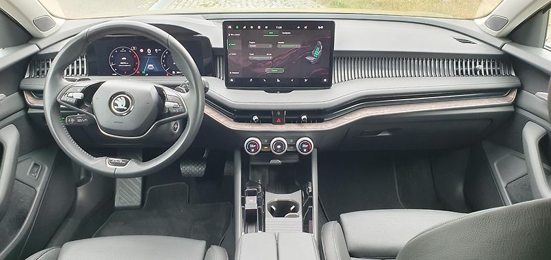 Škoda Superb (2024) 2.0tdi 142kw Dsg 4x4 L&K,ČR,1M - fotka 9 z 28