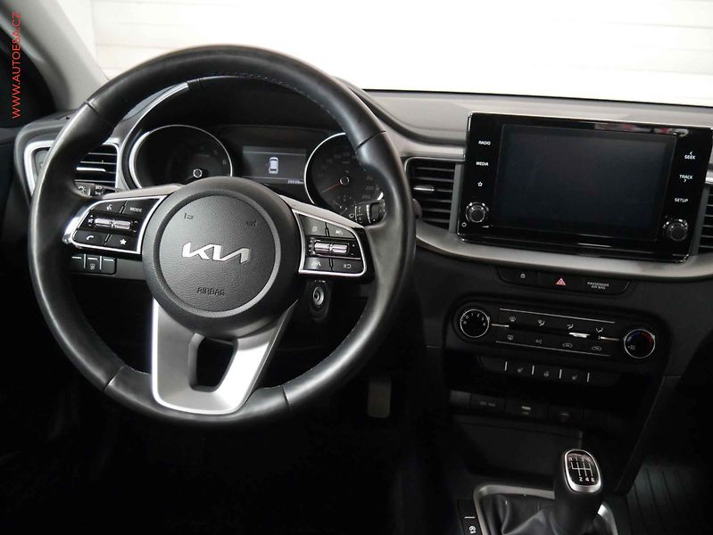 Kia Ceed (2023) 1.5 T-GDI, 1.maj,ČR, servis - fotka 11 z 20