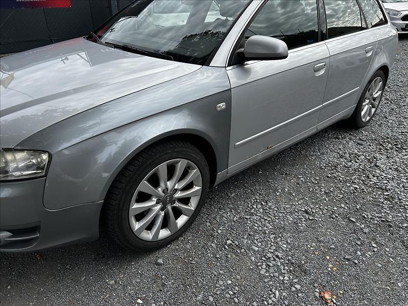 Audi A4 2,0 TDi Automat  NováSTK,Tažné - fotka 37 z 42