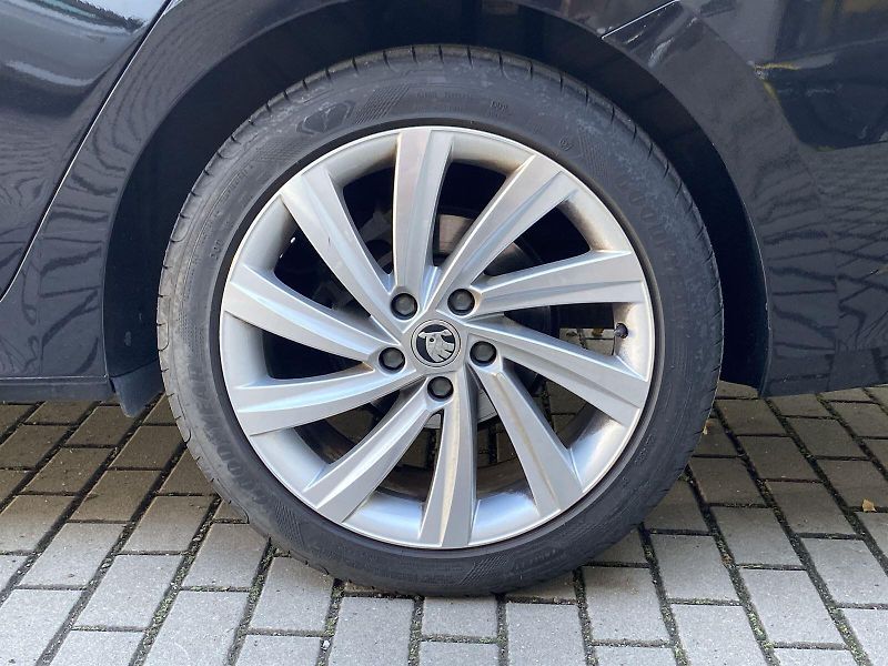 Škoda Octavia (2023) 1.5 TSI M-HEV DSG Style - fotka 34 z 38