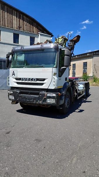 Iveco (2009) 450 kontejner+ruka - fotka 2 z 12