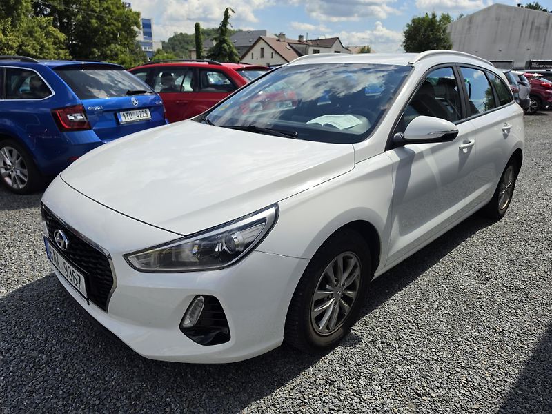 Hyundai i30 1.4i  - fotka 2 z 20