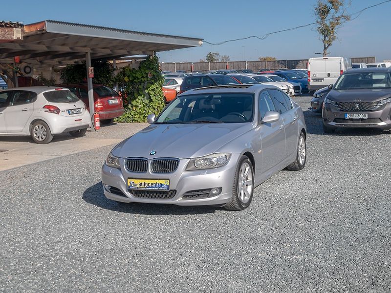 BMW Řada 3 (2011) 325i 160KW mat HK – NAVIGACE - fotka 1 z 52