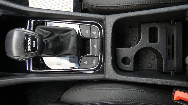 Škoda Kodiaq 2,0 TSI 140 kW L&K 4x4 DSG - fotka 18 z 26