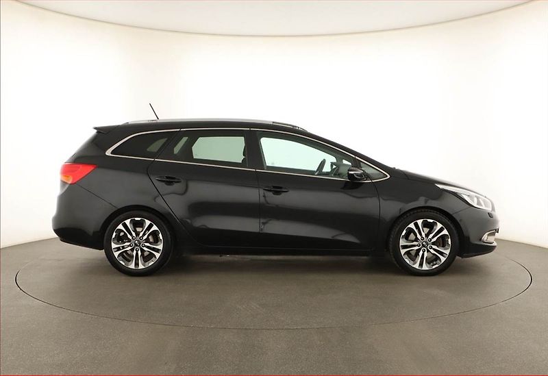 Kia Ceed (2014) 1.6 CRDi, Automat, Navi - fotka 6 z 18