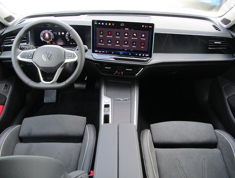Volkswagen Passat 1,5 eTSI 11KW DSG NEZ.TOPENÍ - fotka 16 z 30