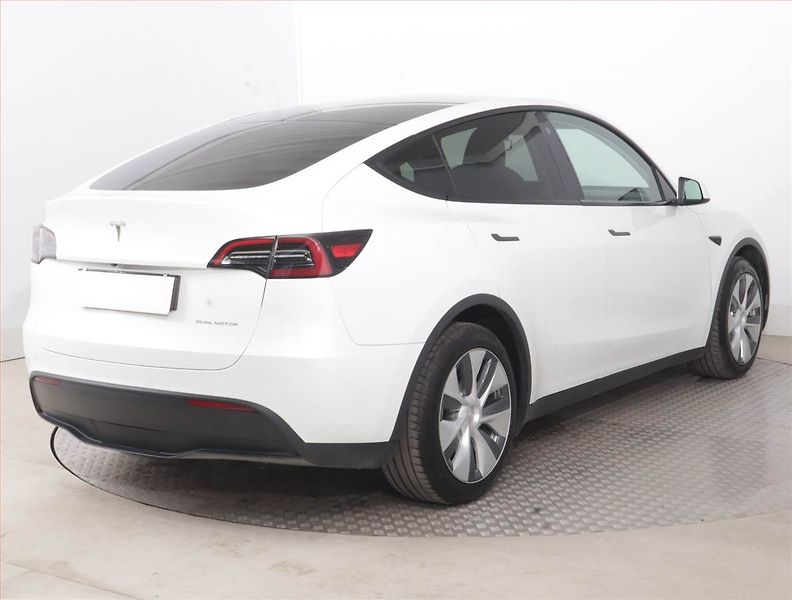 Tesla Model Y (2023) Long Range AWD 79kWh, SoH 90% - fotka 5 z 22