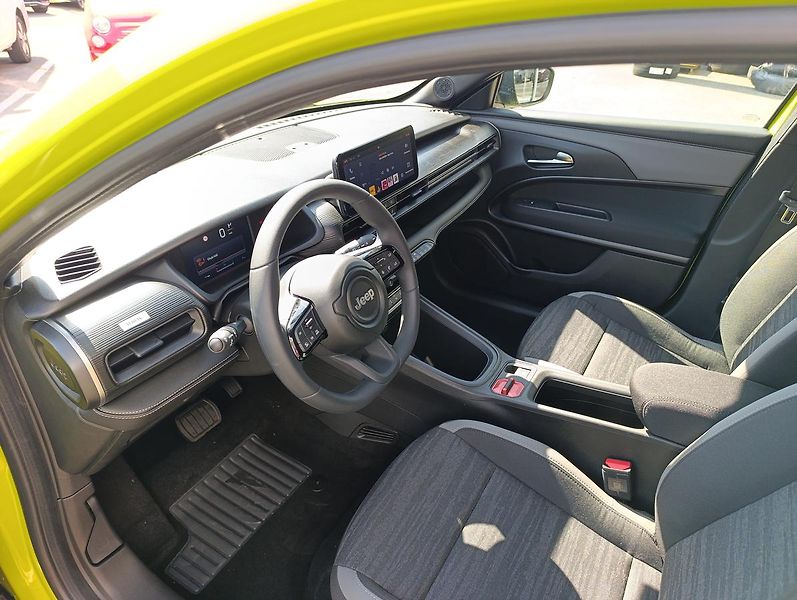 Jeep Avenger (2026) Longitude 1.2 Turbo e-Hybrid - fotka 15 z 26