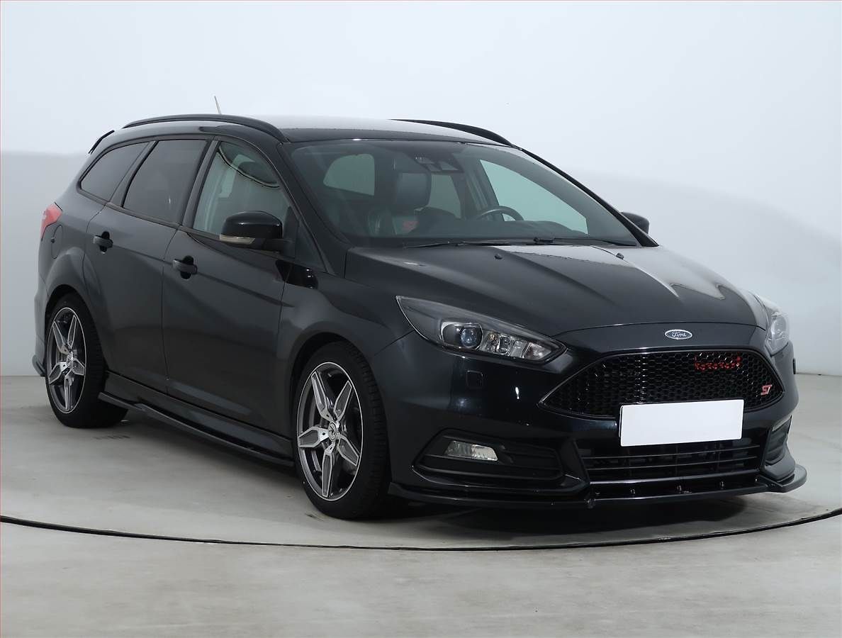 Ford Focus 2.0 EcoBoost ST, Kůže