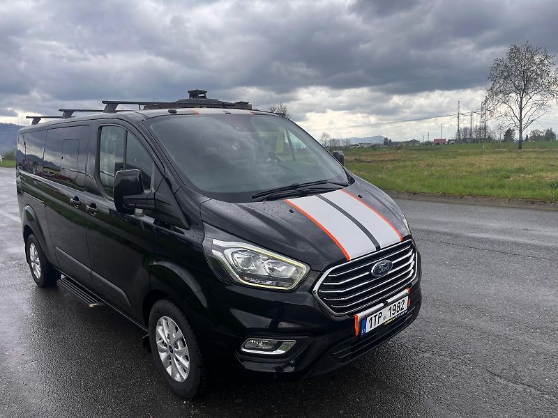 Ford Tourneo Custom (2018) 2.0 /96kW - fotka 2 z 9