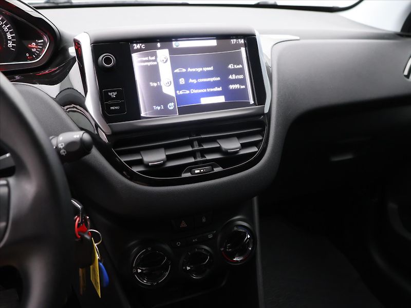 Peugeot 208 1,0 i 50kW Klimatizace - fotka 13 z 25