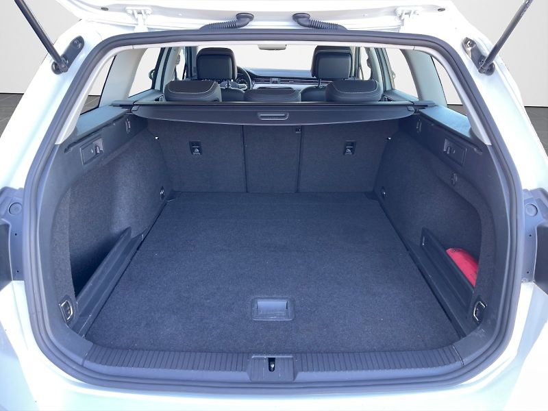Volkswagen Passat (2021) 1.5 TSI 110 kW DSG Elegance Pl - fotka 28 z 31